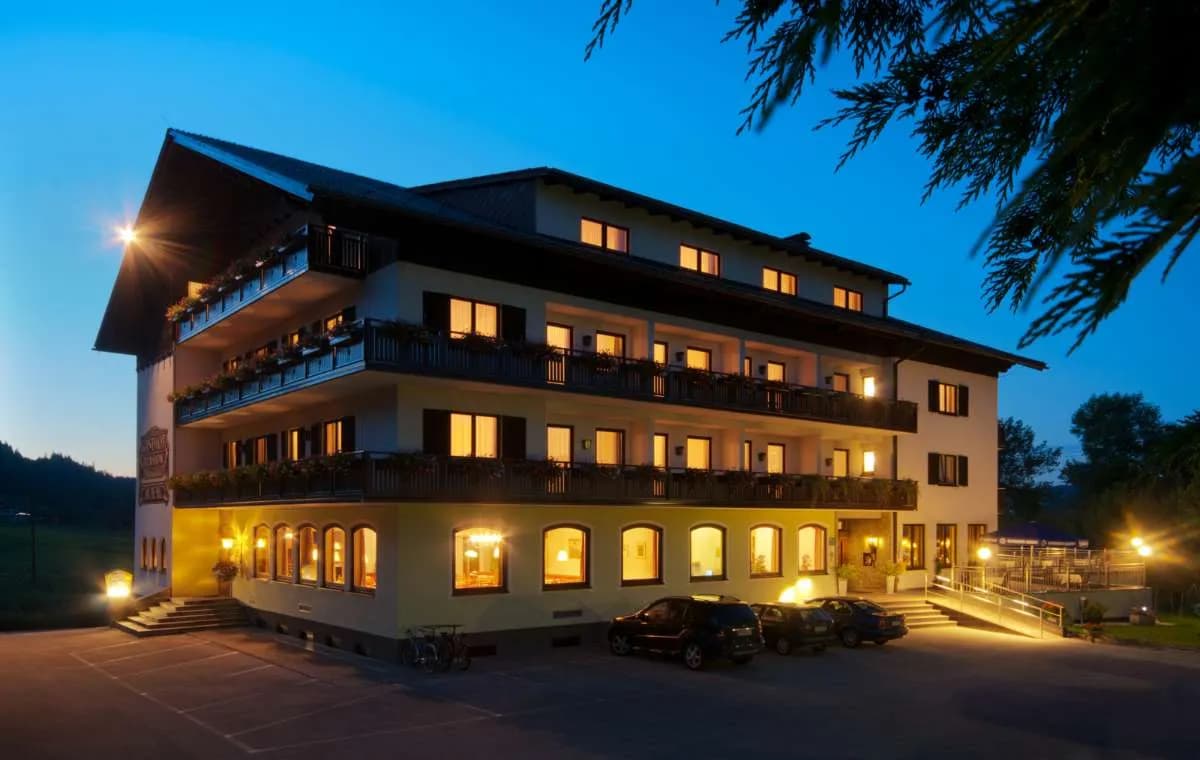 40-Zimmer-Gewerbeimmobilie kaufen in Vöcklabruck – 2 500 m² – Bild 13 von 27