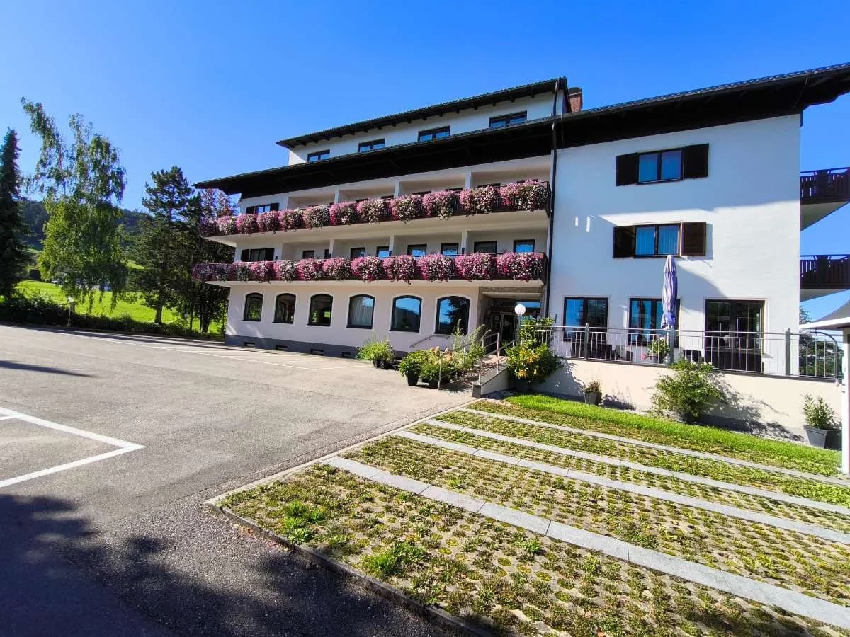 40-Zimmer-Gewerbeimmobilie kaufen in Vöcklabruck – 2 500 m² – Bild 19 von 27
