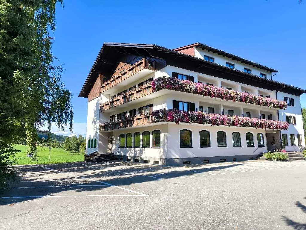 40-Zimmer-Gewerbeimmobilie kaufen in Vöcklabruck – 2 500 m² – Bild 20 von 27