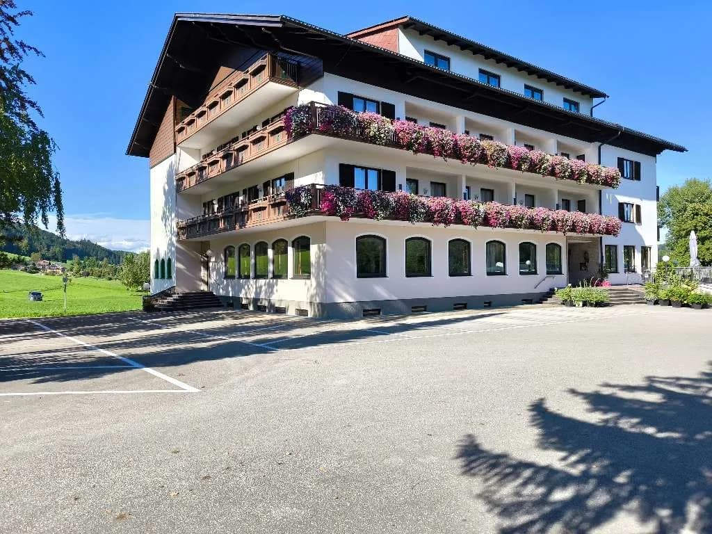 40-Zimmer-Gewerbeimmobilie kaufen in Vöcklabruck – 2 500 m² – Bild 22 von 27