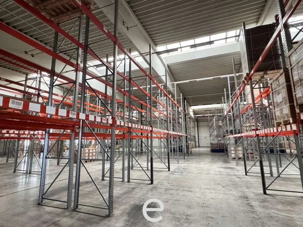 Gewerbeimmobilie mieten in Wels-Land – 8 110 m²