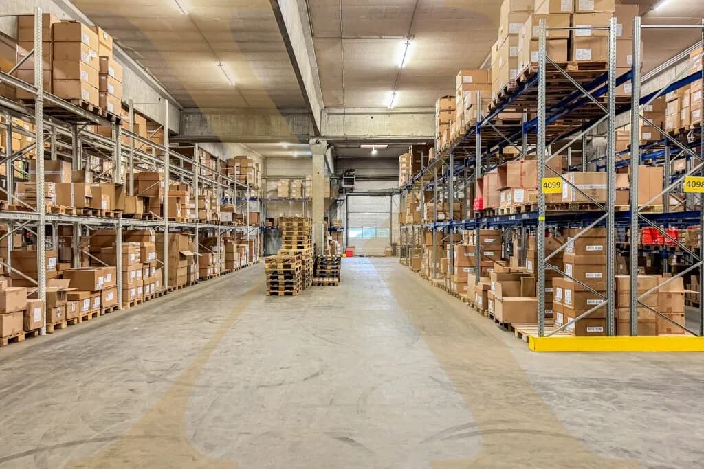Gewerbeimmobilie mieten in Wels – 3 000 m², € 6.000
