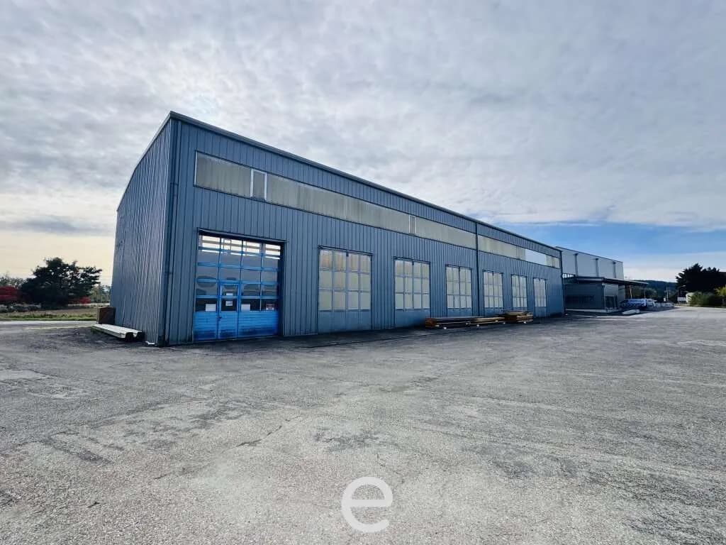 Gewerbeimmobilie mieten in Vöcklabruck – 1 057 m², € 3.781