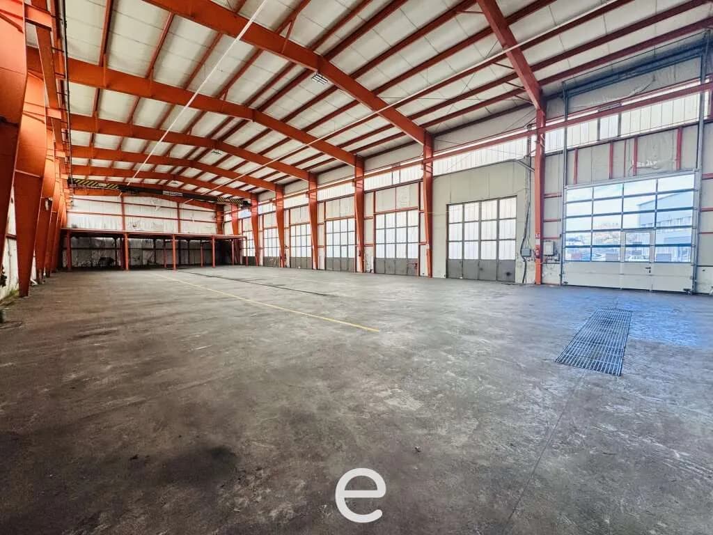 Gewerbeimmobilie mieten in Vöcklabruck – 1 057 m², € 3.781 – Bild 2 von 6