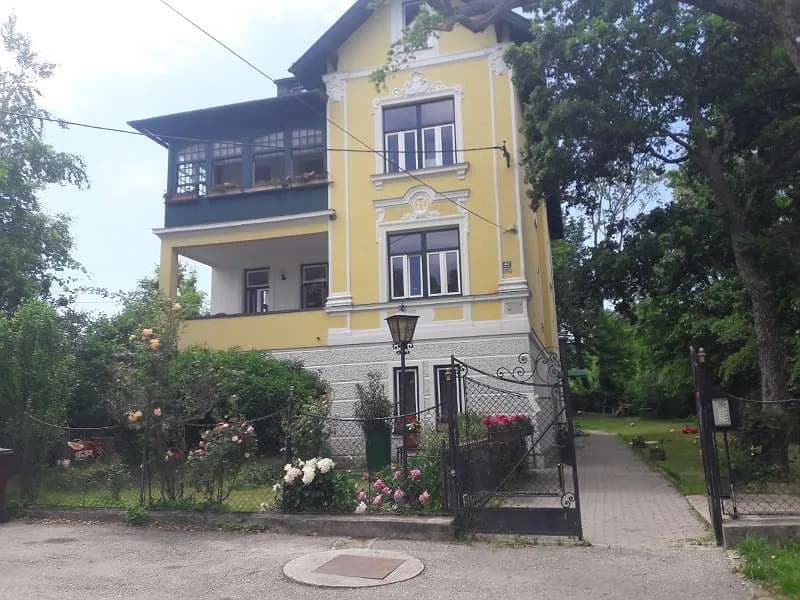 6-Zimmer-Wohnung mieten in Baden – 142 m², € 1.630 – Bild 1 von 32