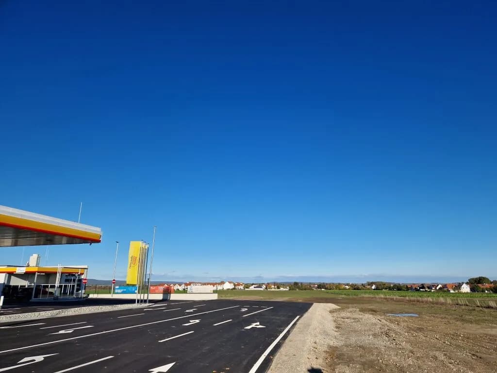 Immobilie kaufen in Eisenstadt - Umgebung – 18 130 m², € 4.350.000 – Bild 2 von 9