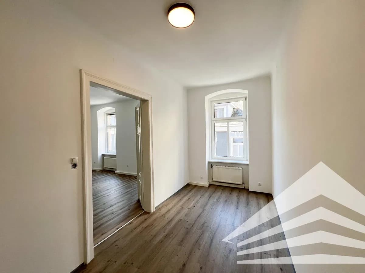 2-Zimmer-Gewerbeimmobilie mieten in Linz – 62 m², € 756 – Bild 2 von 3