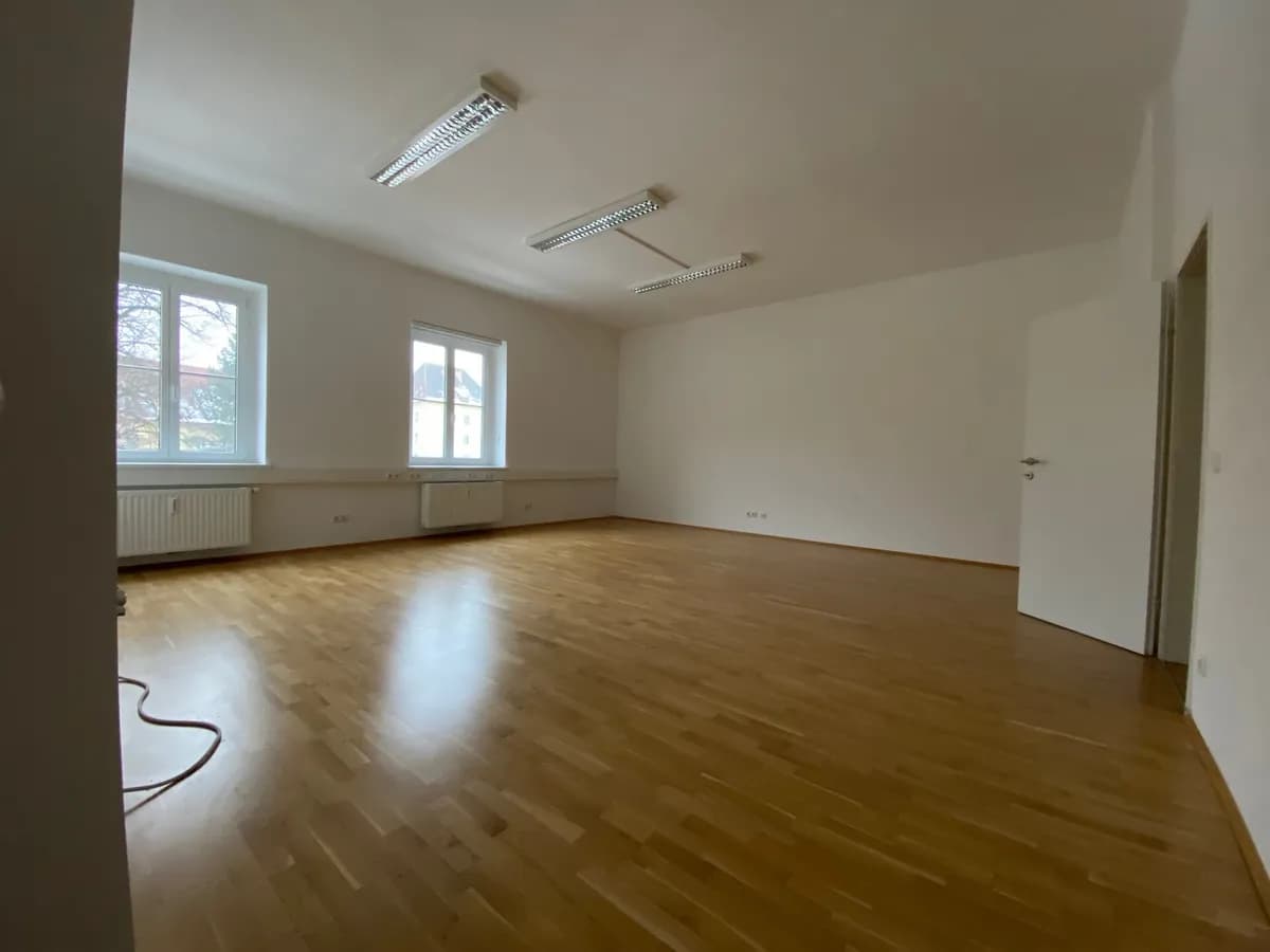 2-Zimmer-Gewerbeimmobilie mieten in Linz – 77 m², € 999 – Bild 1 von 10