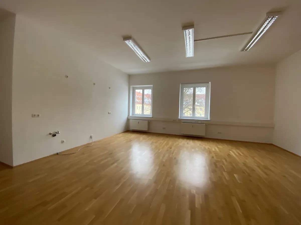 2-Zimmer-Gewerbeimmobilie mieten in Linz – 77 m², € 999 – Bild 2 von 10