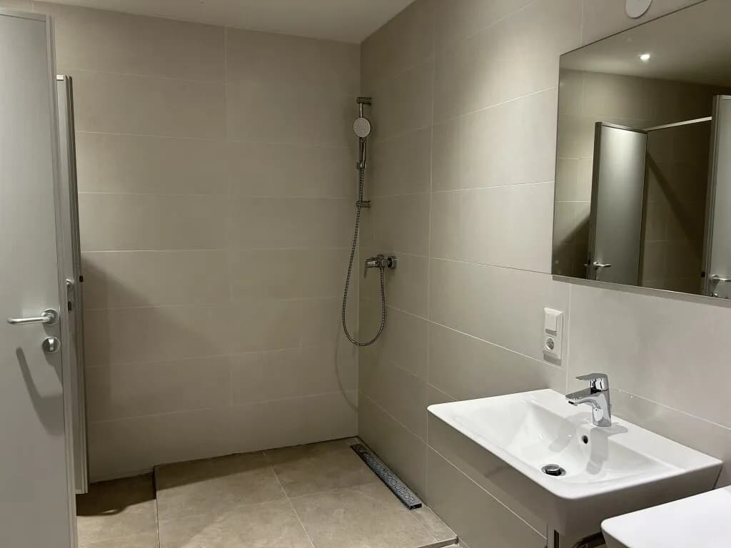 Gewerbeimmobilie mieten in Eferding – 301 m², € 4.214 – Bild 2 von 3