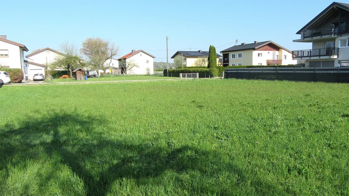 Grundstück kaufen in Braunau am Inn – 1 336 m², € 334.000