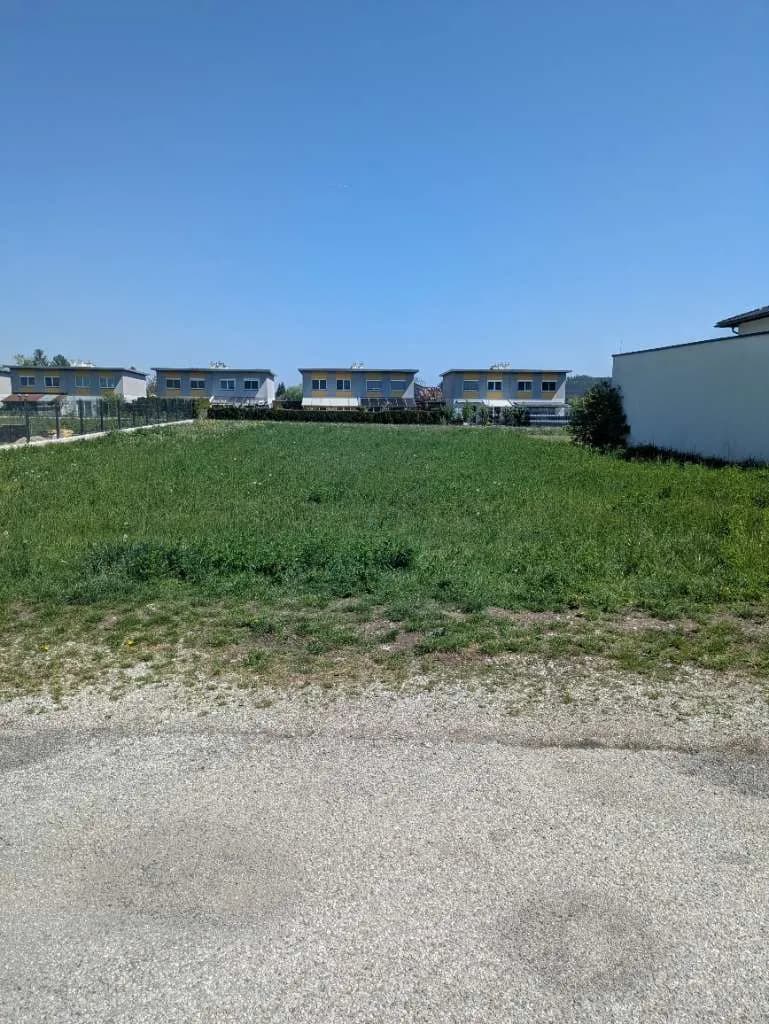 Grundstück kaufen in Neunkirchen – 855 m², € 179.000