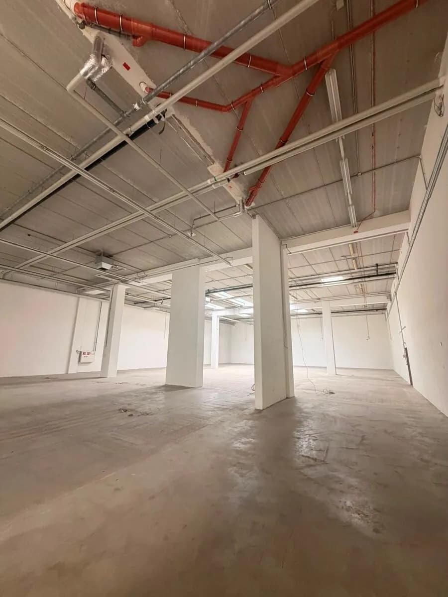 Gewerbeimmobilie mieten in Wien – 1 500 m²