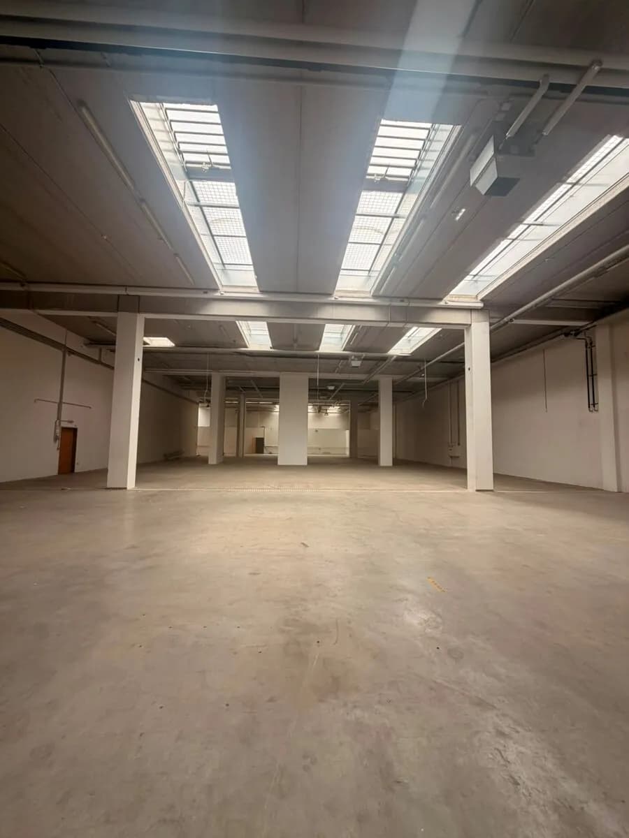 Gewerbeimmobilie mieten in Wien – 1 500 m² – Bild 4 von 4