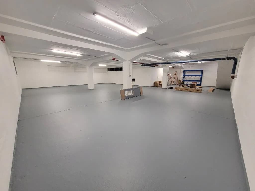 Gewerbeimmobilie mieten in Baden – 93 m², € 495