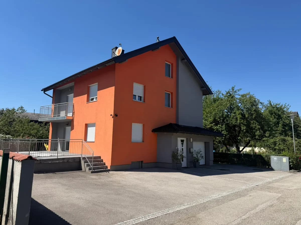 8-Zimmer-Haus mieten in Vöcklabruck – 180 m², € 1.300
