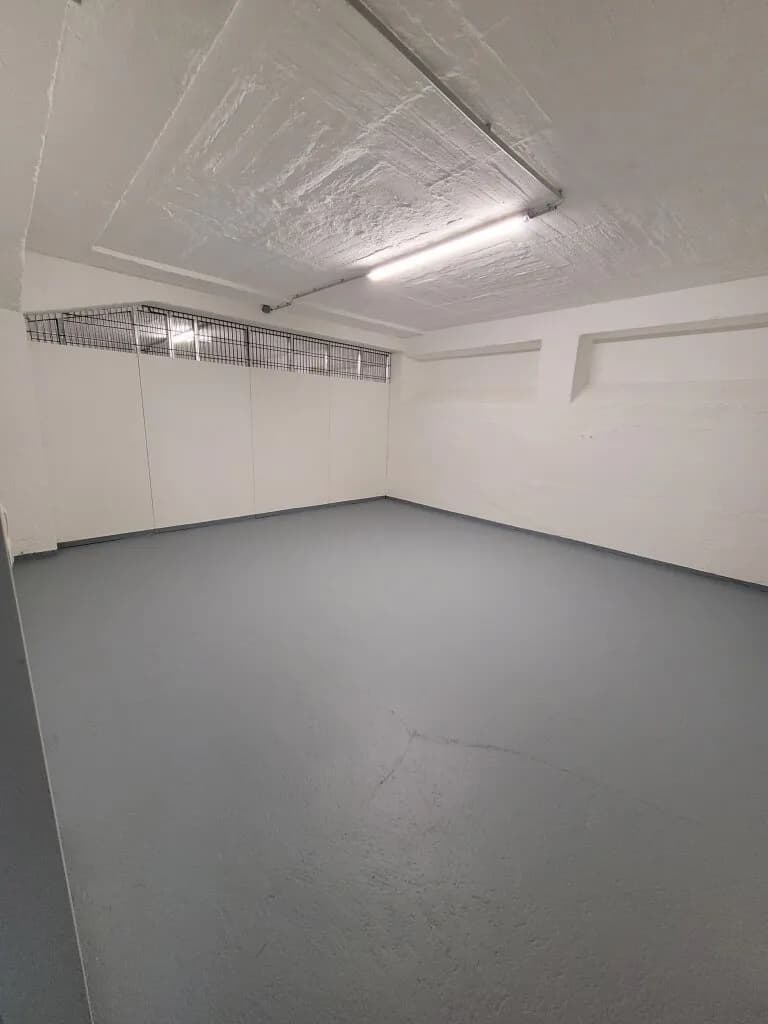 Gewerbeimmobilie mieten in Baden – 29 m², € 180