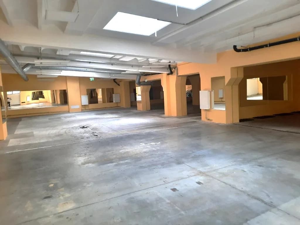 Gewerbeimmobilie mieten in Wien – 1 500 m², € 17 – Bild 16 von 17