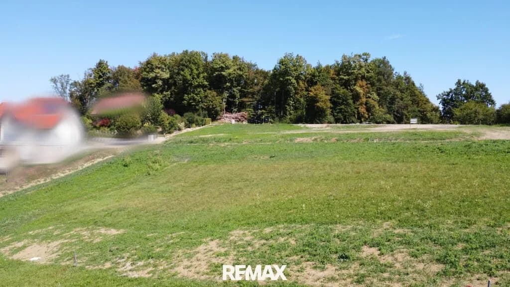 Grundstück kaufen in Leibnitz – 1 240 m², € 150.000