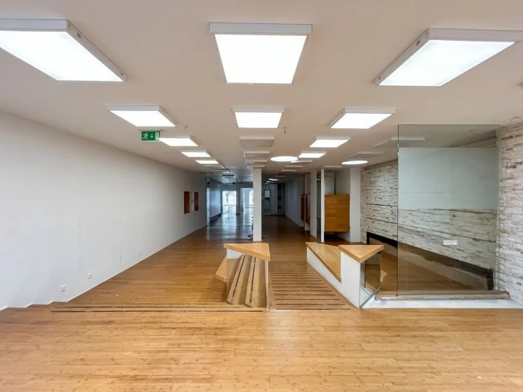 Gewerbeimmobilie mieten in Wiener Neustadt – 265 m², € 2.161
