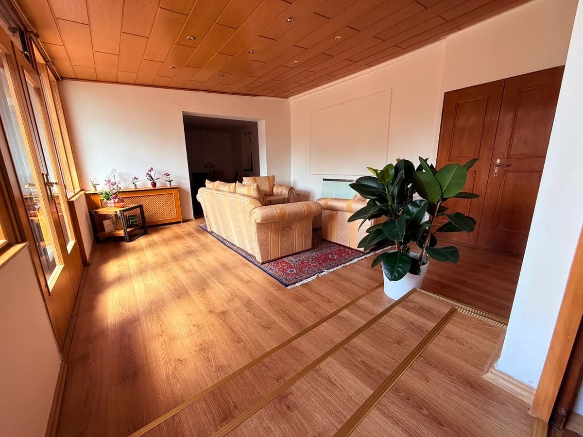 4-Zimmer-Wohnung mieten in Baden – 130 m², € 1.700 – Bild 1 von 17