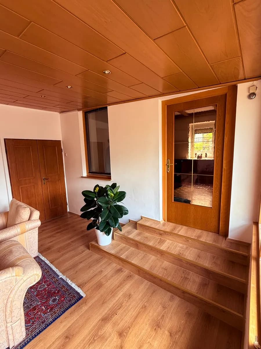 4-Zimmer-Haus mieten in Baden – 130 m², € 1.700