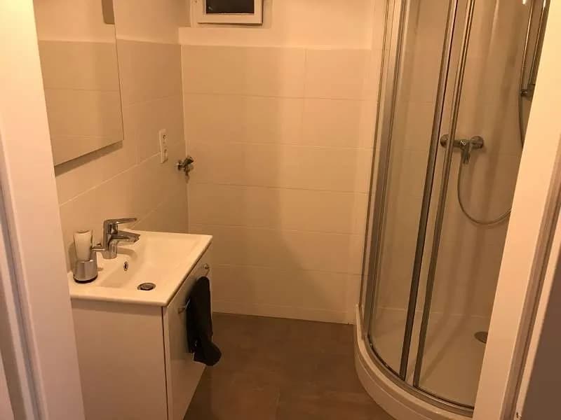 7-Zimmer-Gewerbeimmobilie mieten in Linz – 16 m², € 115 – Bild 16 von 16