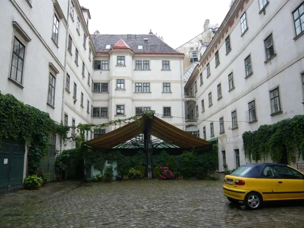 8-Zimmer-Wohnung mieten in Wien – 145 m², € 3.343 – Bild 5 von 6