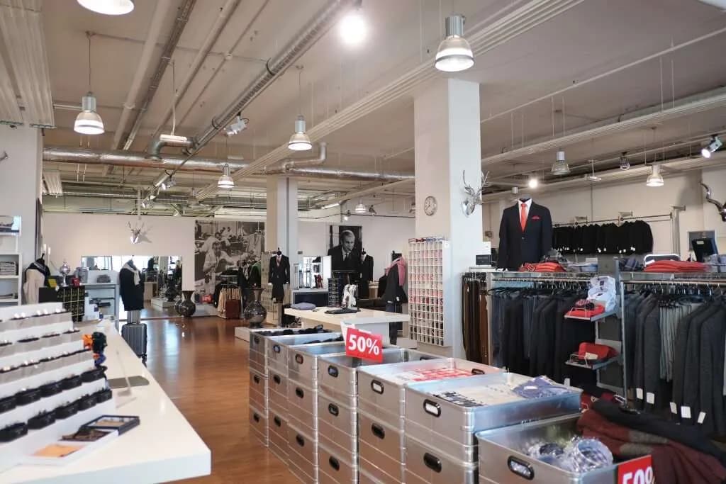 Gewerbeimmobilie mieten in Salzburg-Umgebung – 795 m², € 13.523