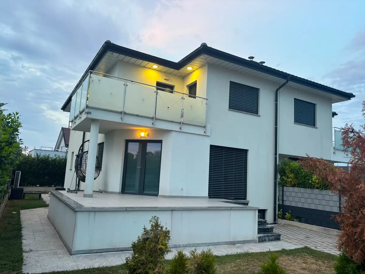 5-Zimmer-Haus mieten in Mödling – 280 m², € 2.480