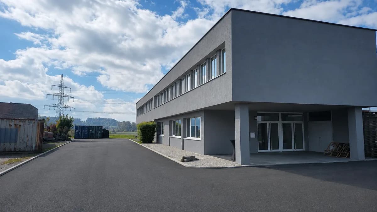 Gewerbeimmobilie mieten in Linz Land – 794 m², € 6.045