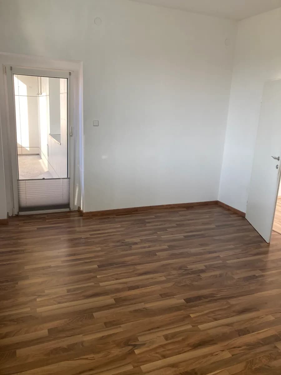 2-Zimmer-Wohnung mieten in Linz – 75 m², € 759 – Bild 9 von 17