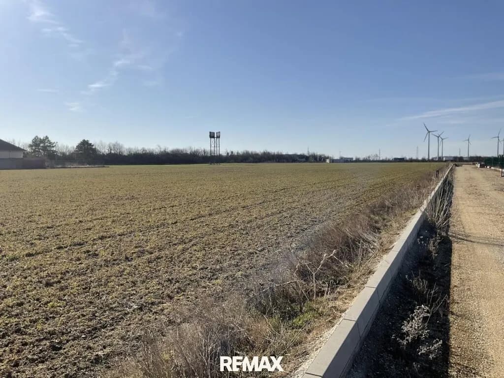 Immobilie kaufen in Neusiedl am See – 3 000 m², € 240.000