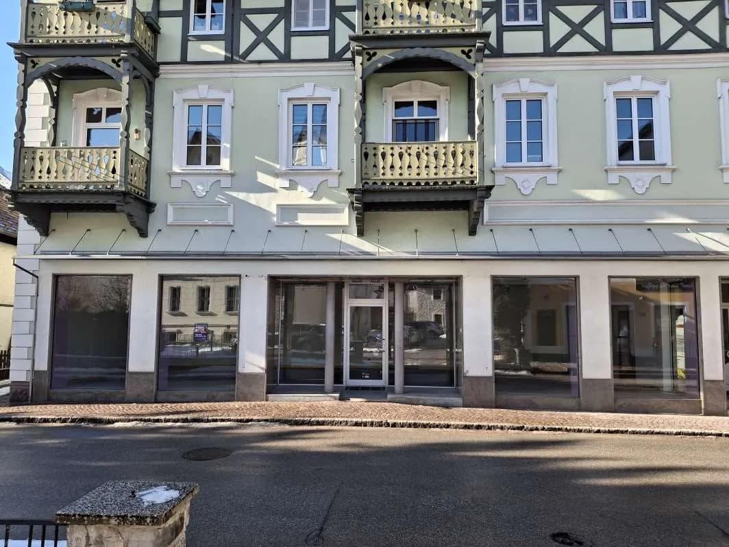 2-Zimmer-Gewerbeimmobilie mieten in Gmunden – 112 m², € 1.699