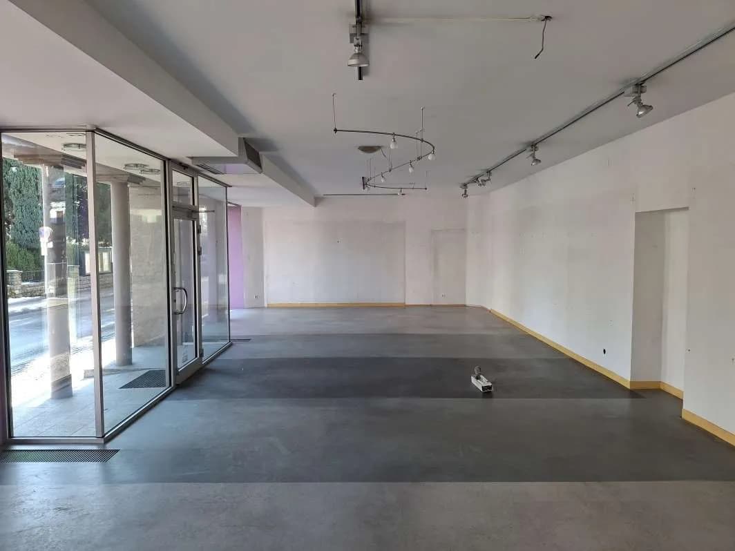 2-Zimmer-Gewerbeimmobilie mieten in Gmunden – 112 m², € 1.699 – Bild 2 von 5