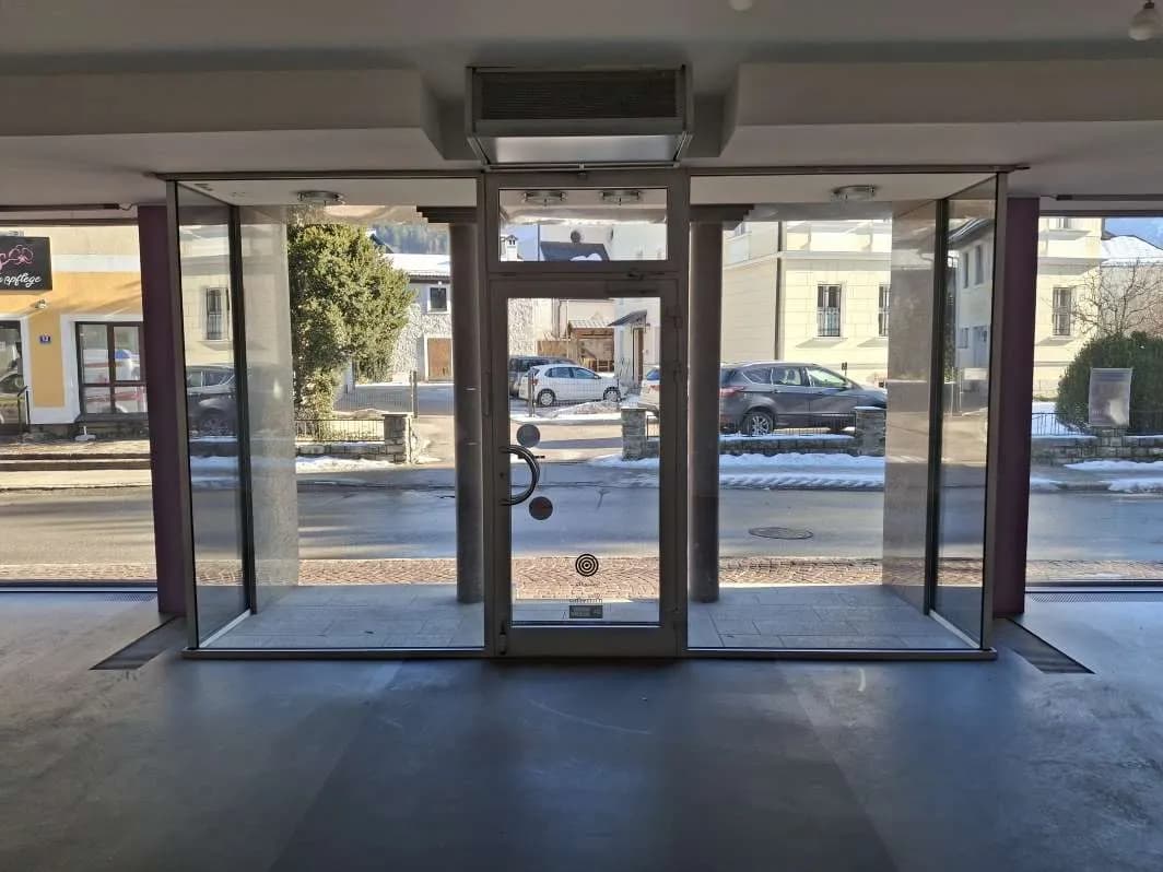 2-Zimmer-Gewerbeimmobilie mieten in Gmunden – 112 m², € 1.699 – Bild 4 von 5