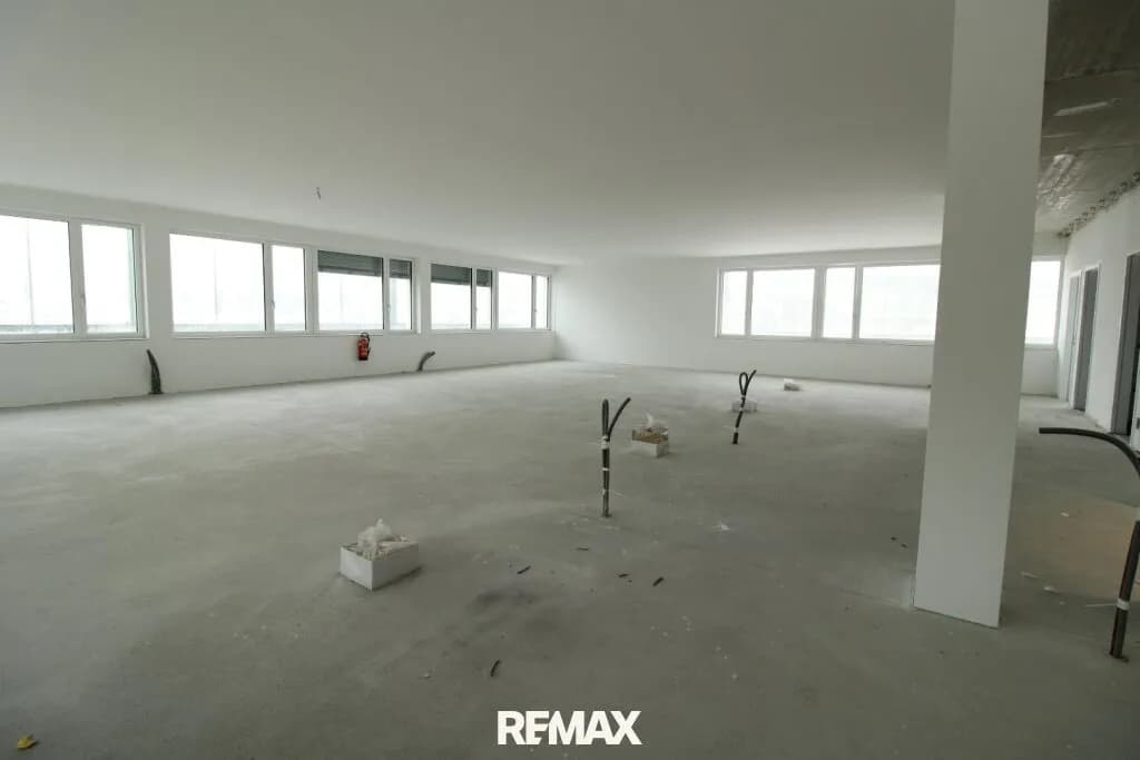 Gewerbeimmobilie mieten in Innsbruck-Land – 190 m², € 2.605 – Bild 2 von 5