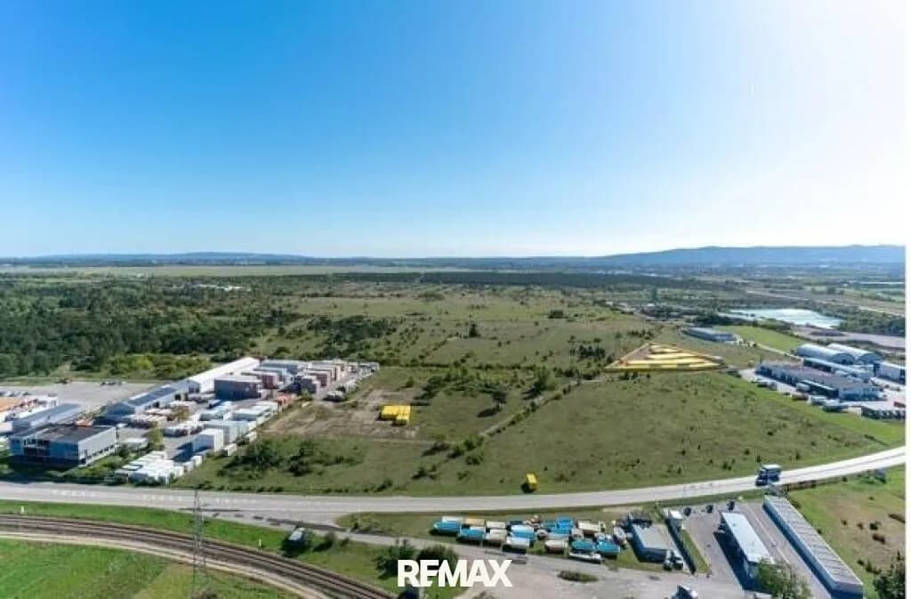 Immobilie mieten in Wiener Neustadt Land – 5 000 m², € 6.600