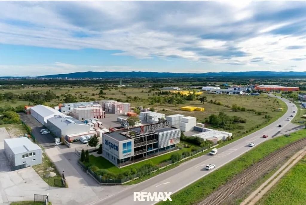 Immobilie mieten in Wiener Neustadt Land – 5 000 m², € 6.600 – Bild 2 von 4