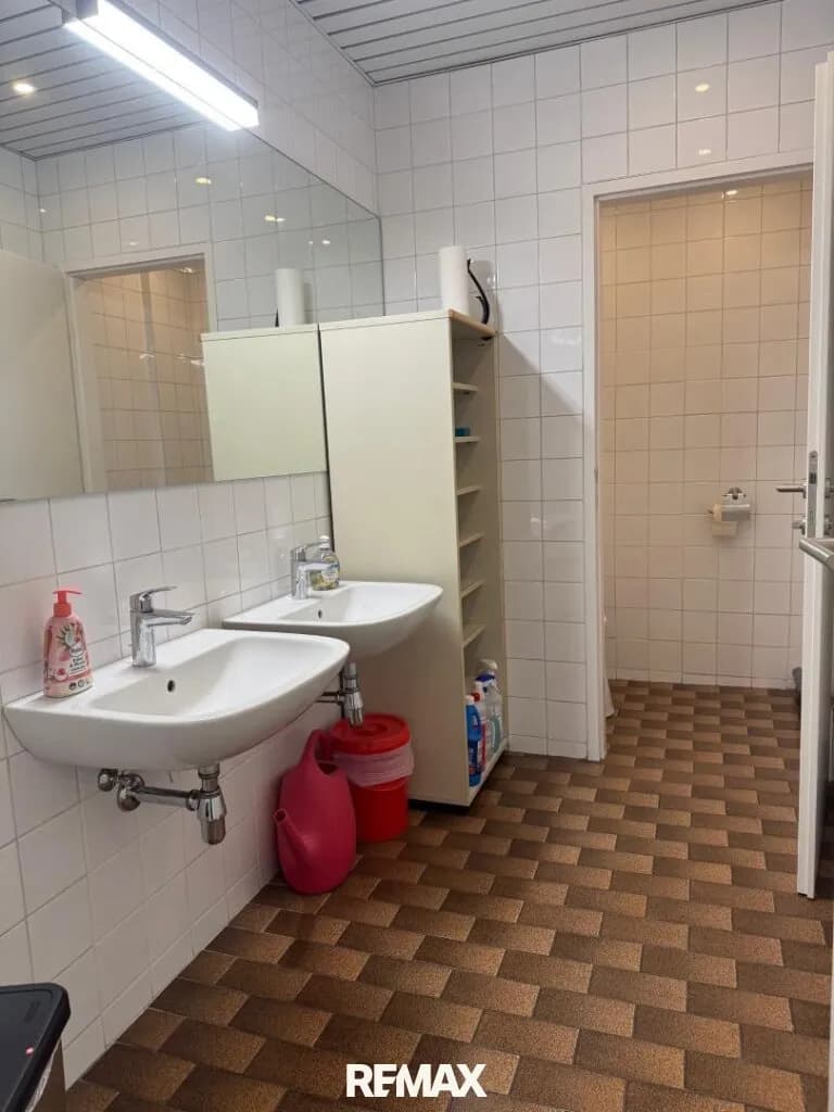 6-Zimmer-Gewerbeimmobilie mieten in Wien – 319 m², € 3.058 – Bild 10 von 12