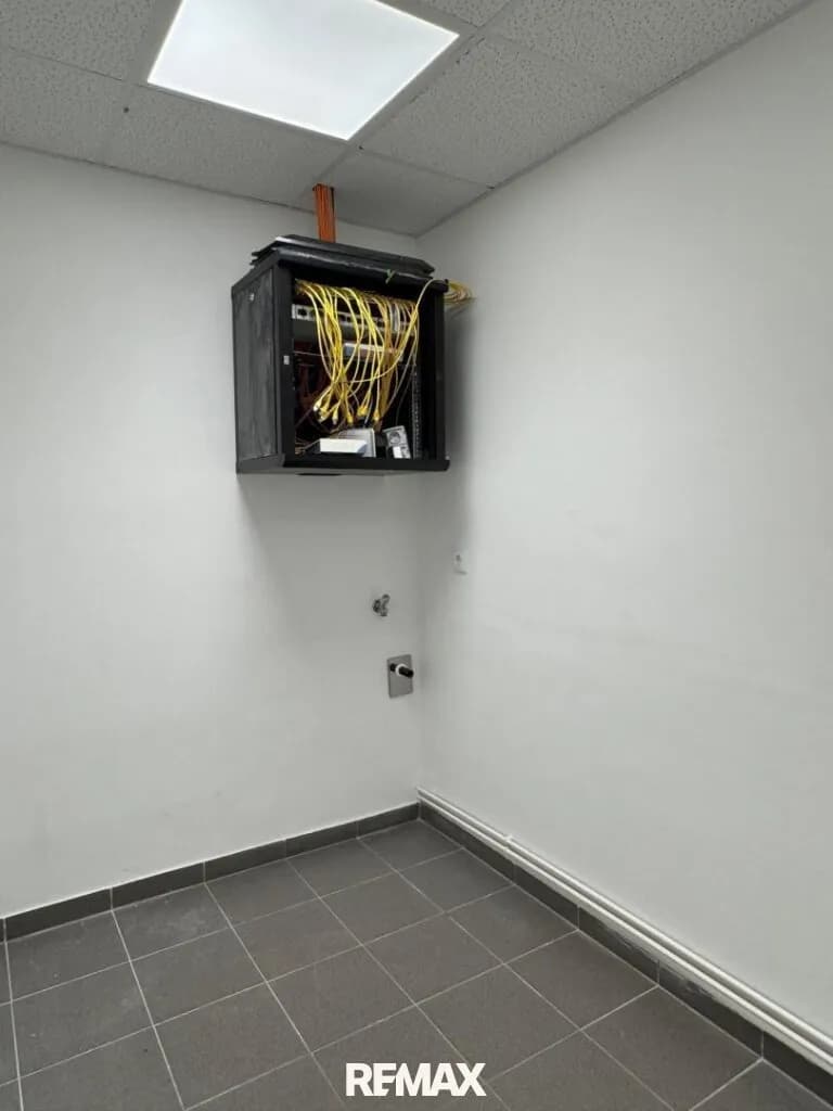 6-Zimmer-Gewerbeimmobilie mieten in Wien – 319 m², € 3.058 – Bild 11 von 12
