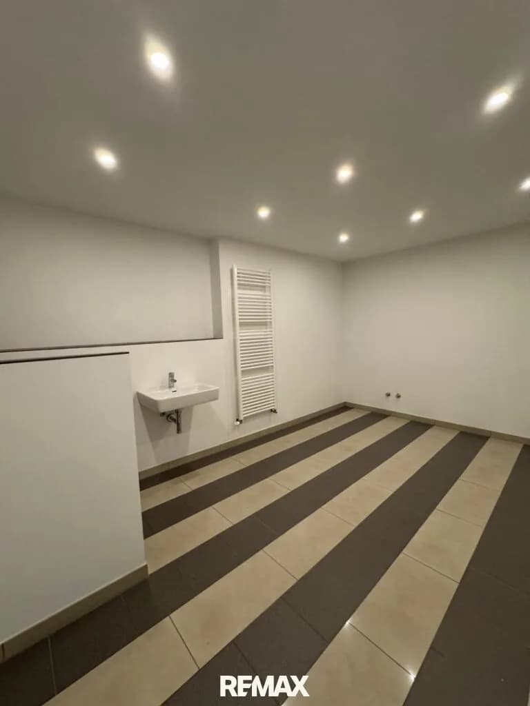 6-Zimmer-Gewerbeimmobilie mieten in Wien – 319 m², € 3.058 – Bild 12 von 12