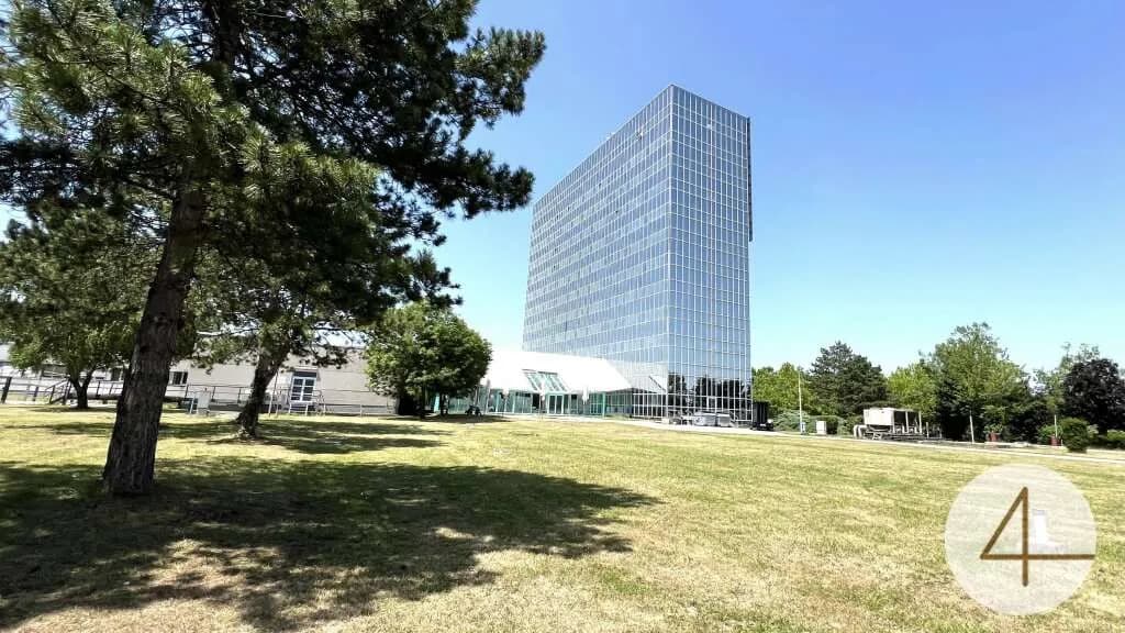 Gewerbeimmobilie mieten in Mödling – 2 100 m², € 12
