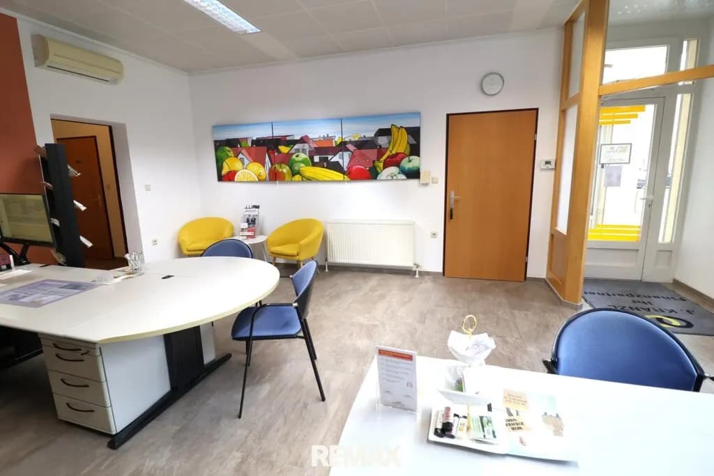 Gewerbeimmobilie mieten in Perg – 73 m², € 876
