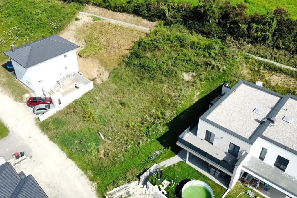 Grundstück kaufen in Perg – 801 m², € 185.000