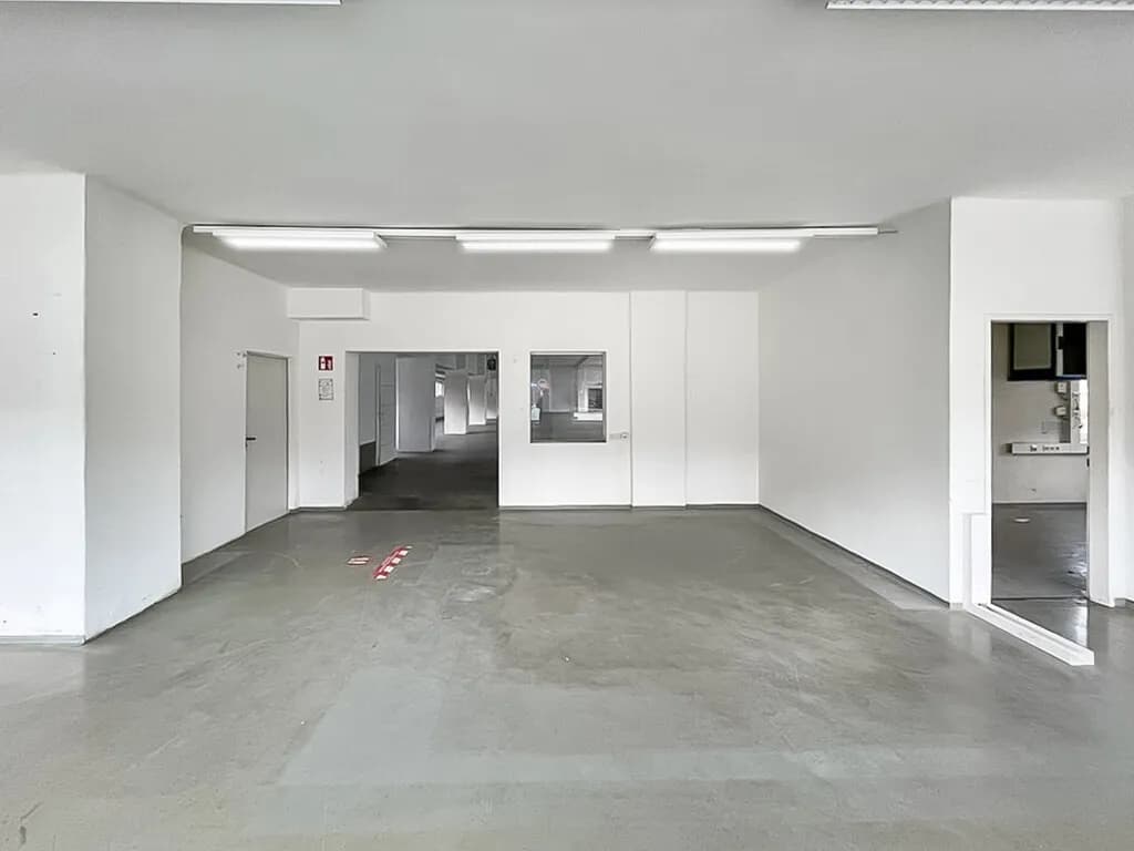 Gewerbeimmobilie mieten in Bruck-Mürzzuschlag – 894 m², € 5.800 – Bild 4 von 12
