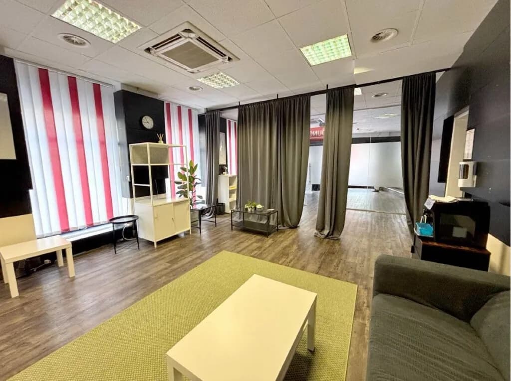 Gewerbeimmobilie mieten in Wien – 277 m², € 2.895