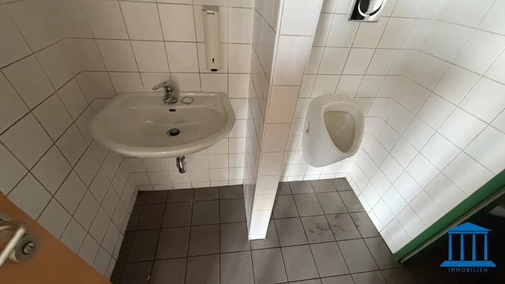Gewerbeimmobilie kaufen in Wiener Neustadt – 1 587 m², € 1.850.000 – Bild 33 von 49