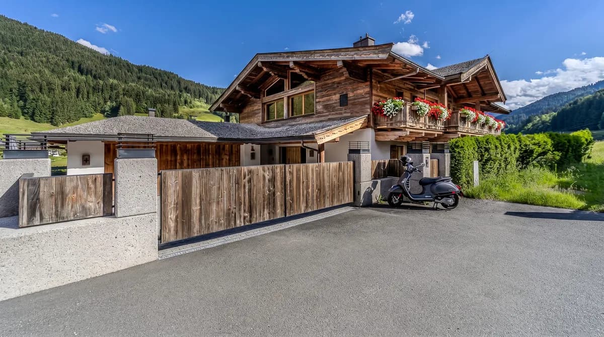 6-Zimmer-Immobilie kaufen in Kitzbühel – 443 m², € 4.500.000 – Bild 1 von 6