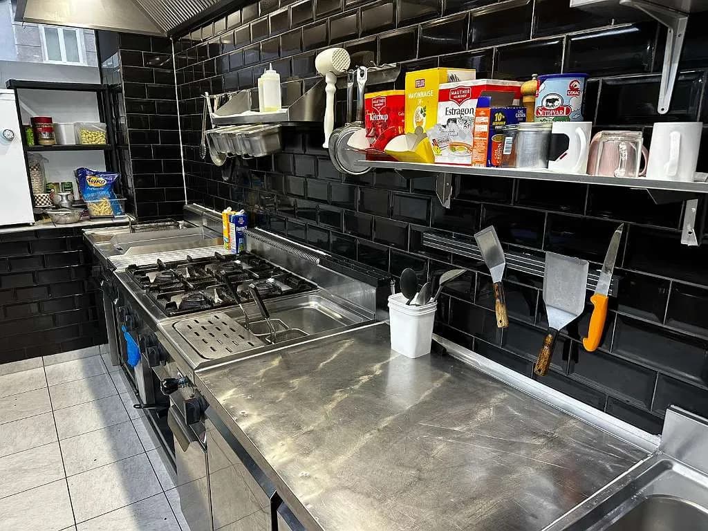 3-Zimmer-Gewerbeimmobilie mieten in Wien – 200 m², € 3.153